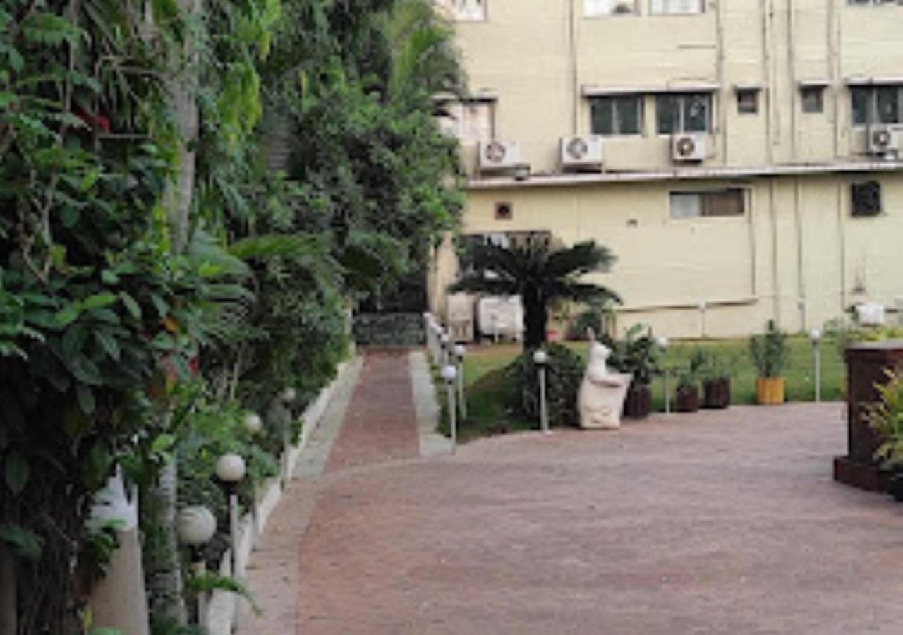 Hotel Blue Paradise Chandrapur Exterior foto