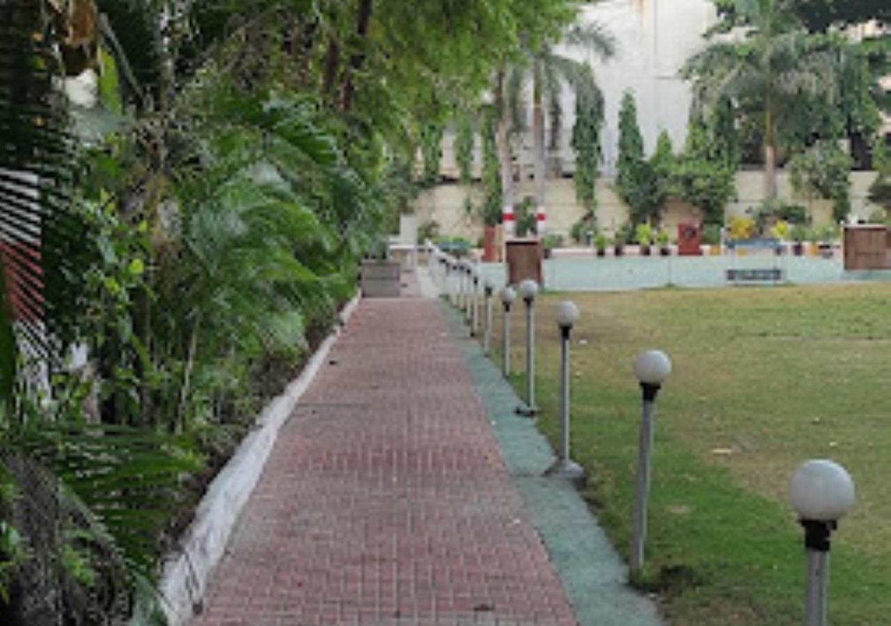 Hotel Blue Paradise Chandrapur Exterior foto